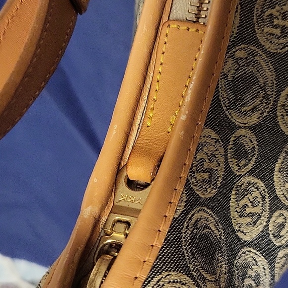 Dooney & Bourke Bubble Logo Print w/Dustbag - Picture 12 of 15